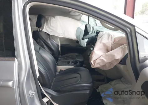 2020 Chrysler Voyager Lxi из США, поврежденный, VIN 2C4RC1DG1LR257223